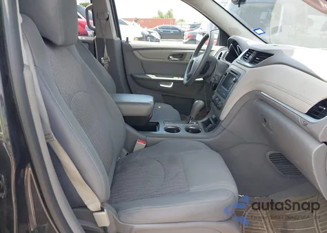 2017 Chevrolet Traverse Ls z USA, uszkodzony, nr VIN 1GNKRFKD7HJ209931